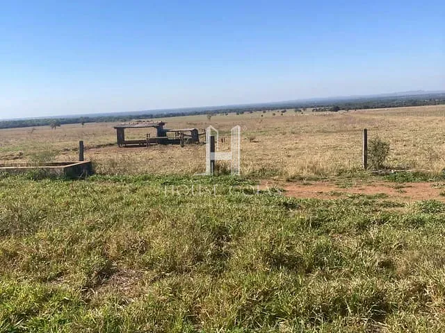 Fazenda com 4230000m² 3 quartos e 3 banheiros, à venda, no bairro 00 em Barra do Garças