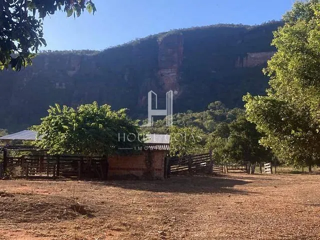Fazenda com 4230000m² 3 quartos e 3 banheiros, à venda, no bairro 00 em Barra do Garças