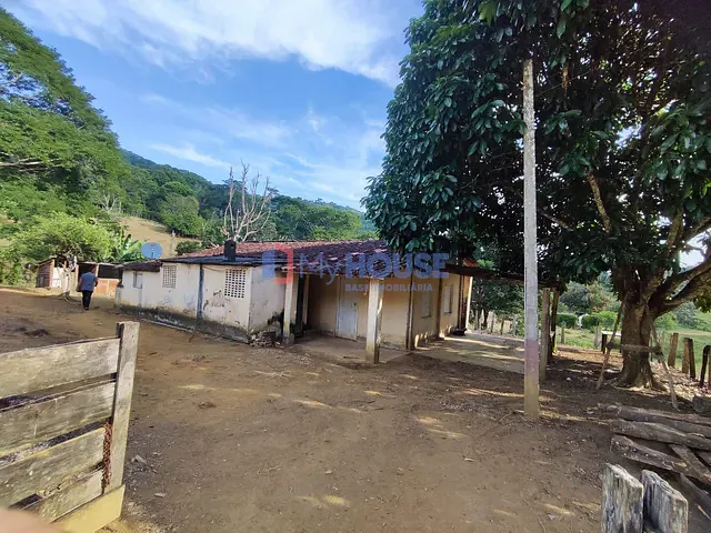 Fazenda com 1290000m² 4 quartos e 3 banheiros, à venda, no bairro Zona Rural em Floresta Azul