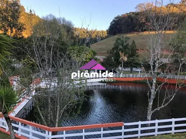 Fazenda com 1100000m² 9 quartos e 5 banheiros, à venda, no bairro Rio Preto em Santo Antônio do Pinhal