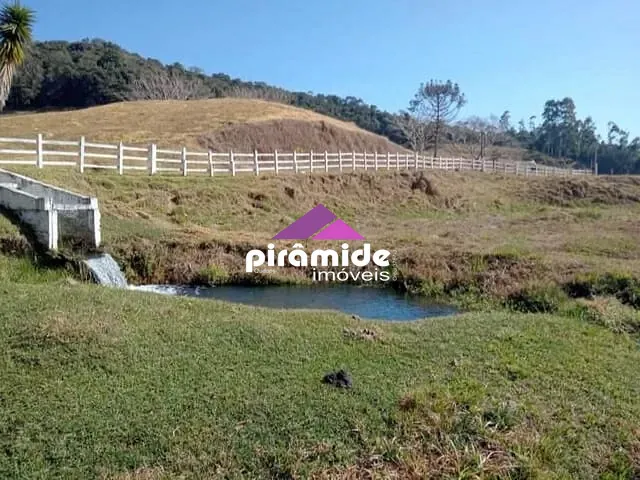 Fazenda com 1100000m² 9 quartos e 5 banheiros, à venda, no bairro Rio Preto em Santo Antônio do Pinhal
