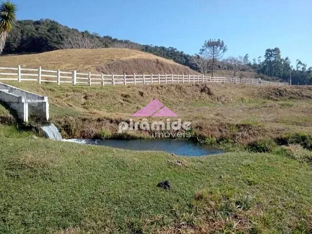 Fazenda com 1100000m² 9 quartos e 5 banheiros, à venda, no bairro Rio Preto em Santo Antônio do Pinhal