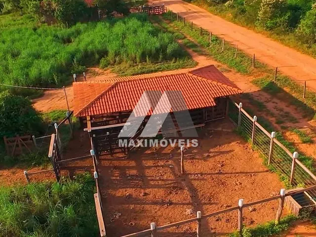 Fazenda com 460000m² 4 quartos e 2 banheiros, à venda, no bairro Baixa Quente em Araçuaí
