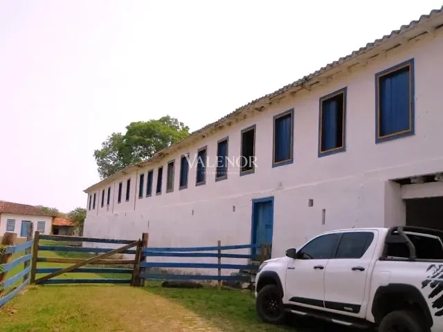 Fazenda com 5000000m² 30 quartos e 15 banheiros, à venda, no bairro Novo Horizonte em Juiz de Fora
