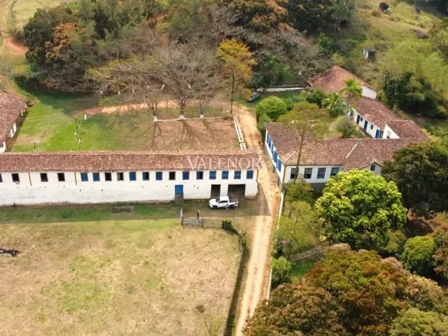 Fazenda com 5000000m² 30 quartos e 15 banheiros, à venda, no bairro Novo Horizonte em Juiz de Fora