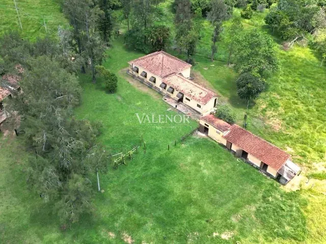 Fazenda com 7750000m² 5 quartos e 4 banheiros, à venda, no bairro Cruz em Lorena