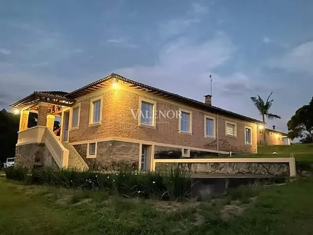 Fazenda com 968000m² 8 quartos e 6 banheiros, à venda, no bairro Centro em Itapira