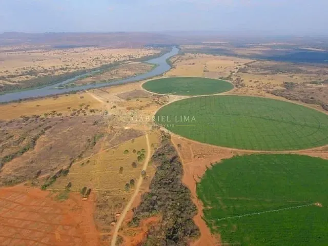 Fazenda com 21320000m² 5 quartos e 5 banheiros, à venda, no bairro Centro em Buritizeiro