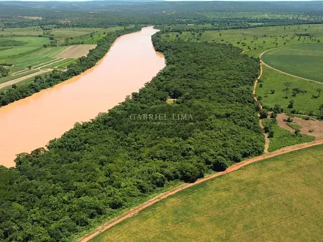 Fazenda com 84020000m² 5 quartos e 5 banheiros, à venda, no bairro Centro em Corinto