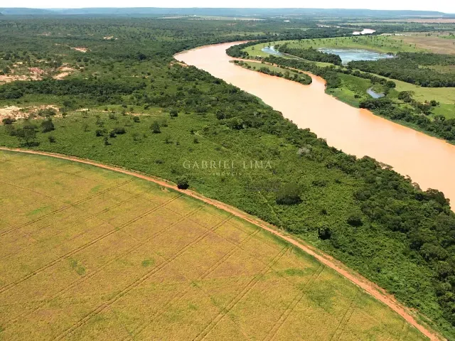 Fazenda com 84020000m² 5 quartos e 5 banheiros, à venda, no bairro Centro em Corinto