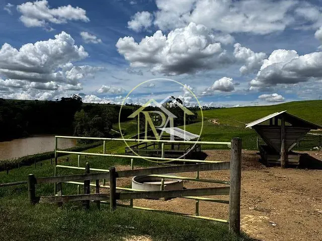 Fazenda com 968000m² 3 quartos e 3 banheiros, à venda, no bairro Rural em Porto Feliz