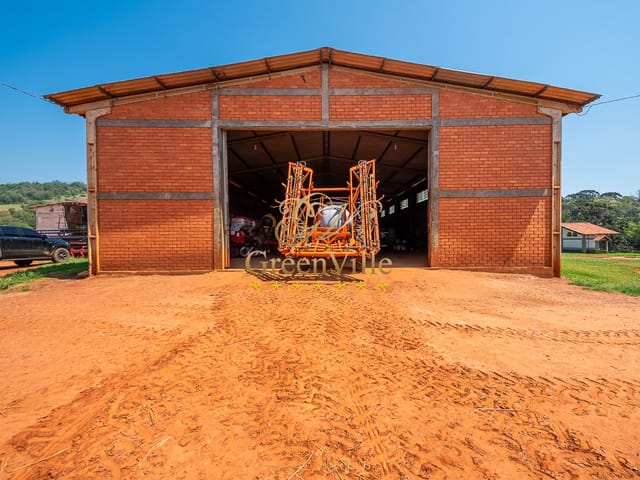 Fazenda com 1051900m² 2 quartos e 3 banheiros, à venda, no bairro Zona Rural em Tibagi