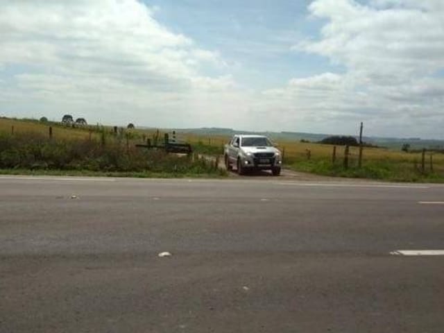 Fazenda com 4719000m² 3 quartos e 3 banheiros, à venda, no bairro Zona Rural em Lapa