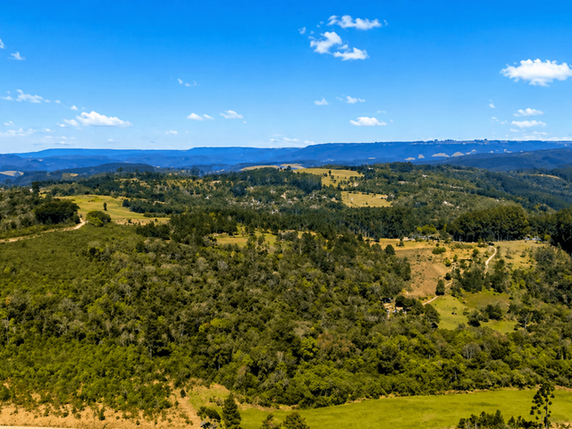Fazenda com 960000m² 3 quartos e 3 banheiros, à venda, no bairro Santa Cruz em Campo Largo