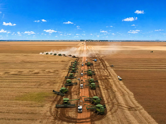 Fazenda com 24200000m² 4 quartos e 10 banheiros, à venda, no bairro Uvaranas em Ponta Grossa