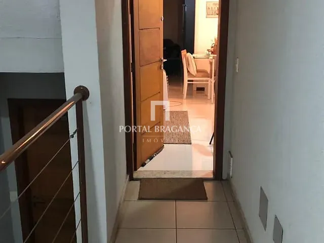 Flat 1 quarto e 2 banheiros, à venda, no bairro Lagos de Santa Helena em Bragança Paulista