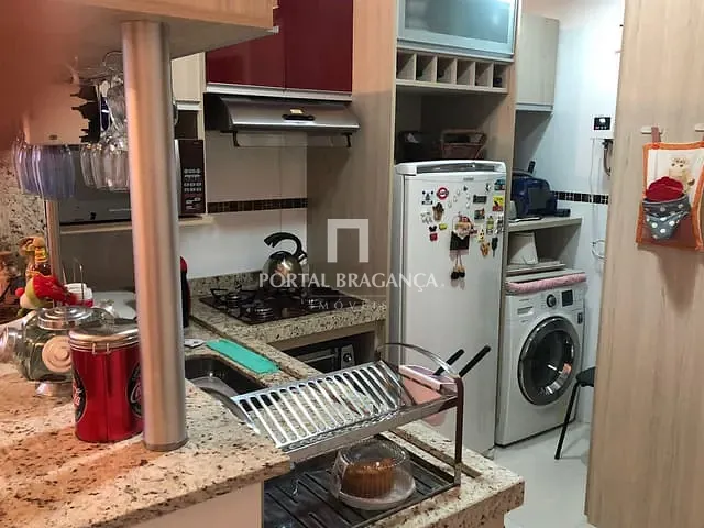 Flat 1 quarto e 2 banheiros, à venda, no bairro Lagos de Santa Helena em Bragança Paulista