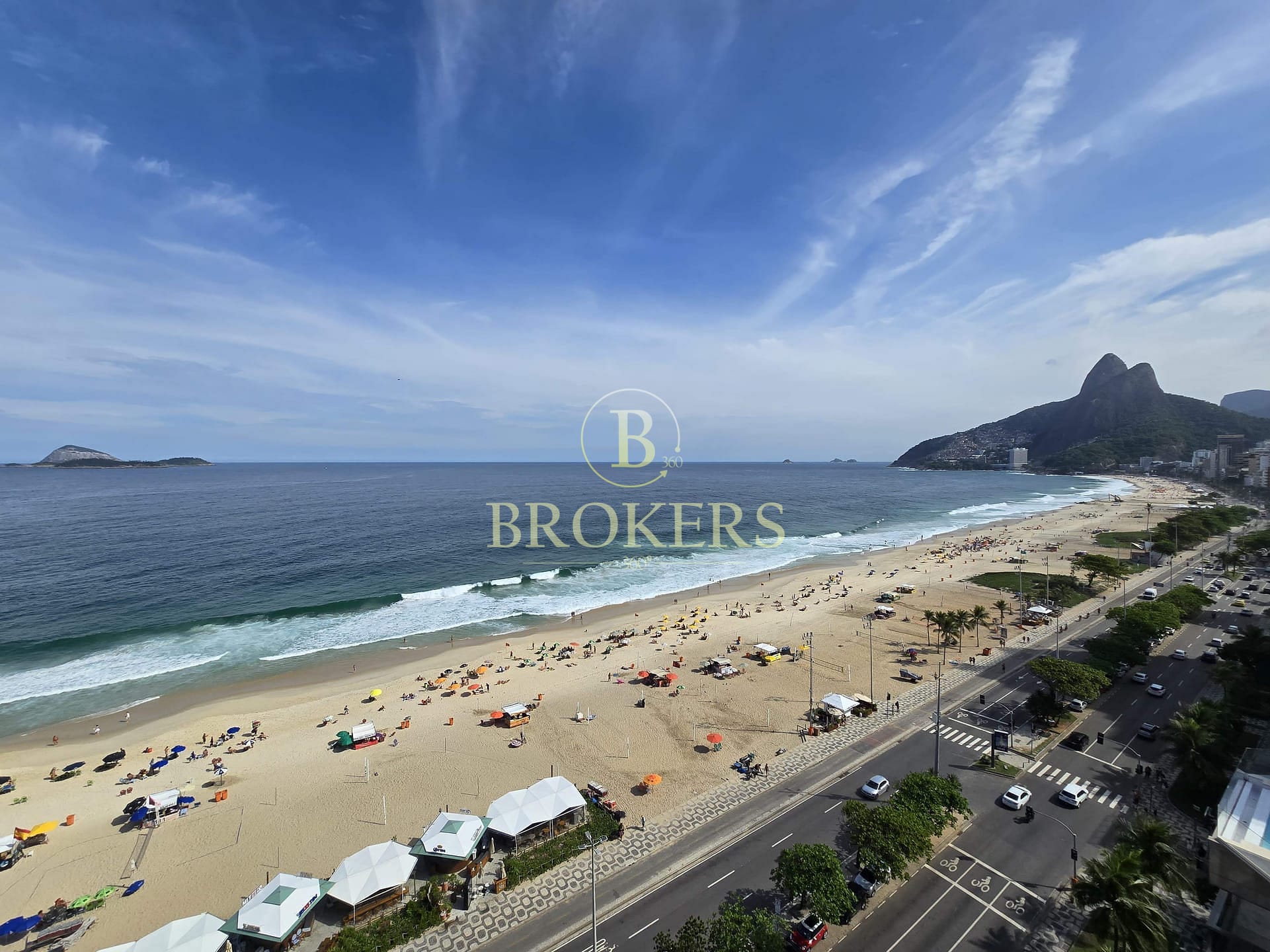 Flat à venda, Av Vieira Souto - Ipanema, Varanda vista mar, sala, 2 quartos sendo 1 suíte, 1 banheiro social - 82 m² - 2 vagas na escritura - Infra completa.