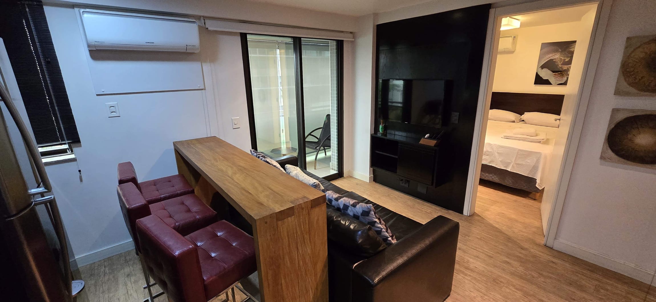 Flat à venda na quadra da Praia do Leblon, Av General San Martin. Varanda, quarto (suíte), cozinha americana, 1 vaga na escritura. 40 m².