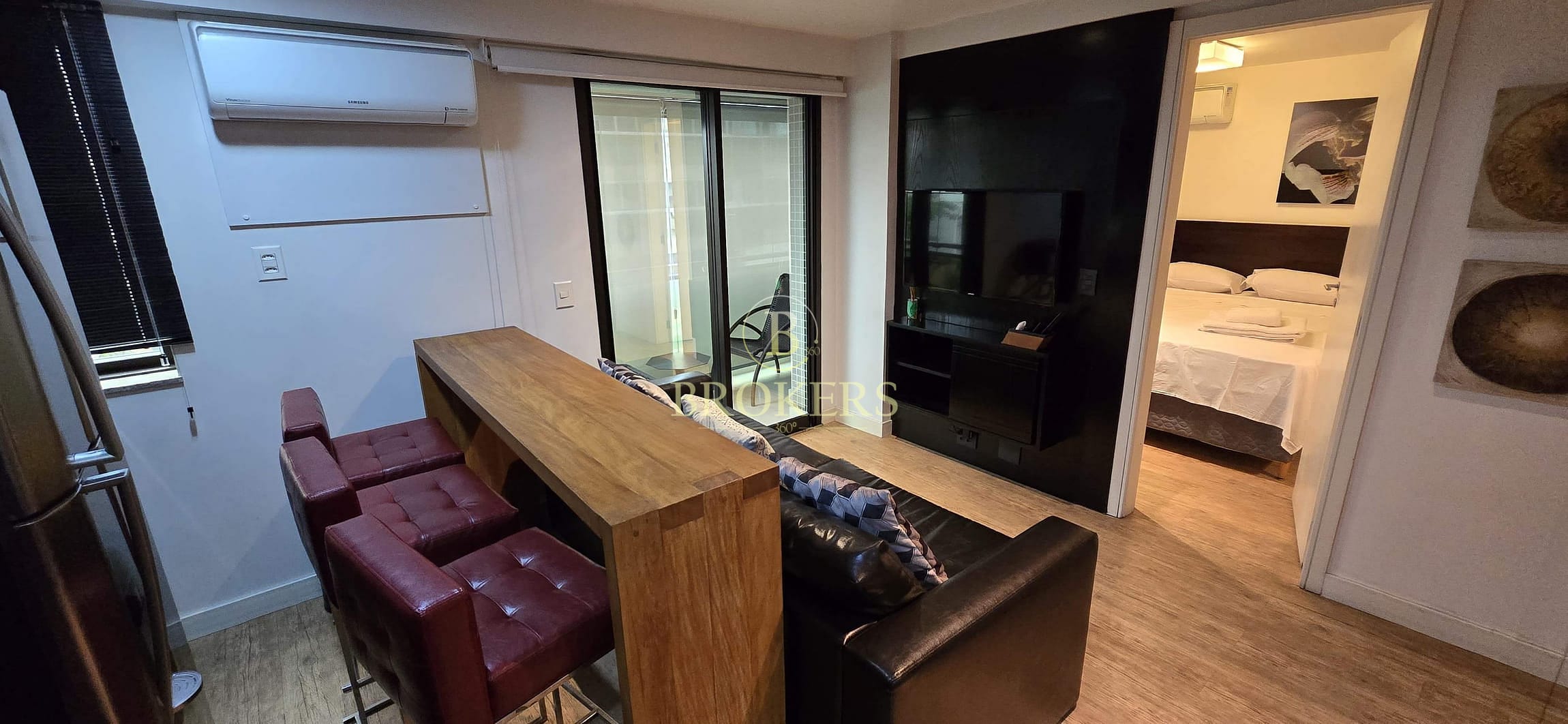 Flat à venda na quadra da Praia do Leblon, Av General San Martin. Varanda, quarto (suíte), cozinha americana, 1 vaga na escritura. 40 m².