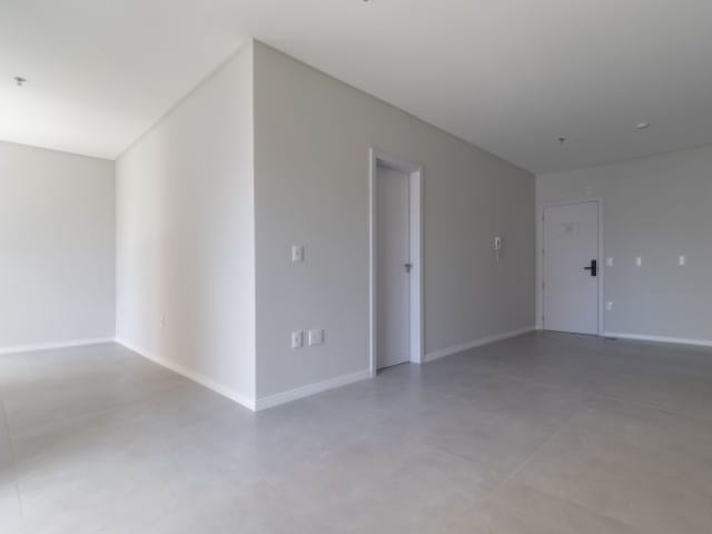 Flat 1 quarto e 1 banheiro, à venda, no bairro Meia Praia em Itapema