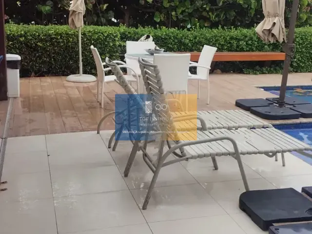 Flat 5 quartos e 3 banheiros, à venda, no bairro Praia de Muro Alto em Ipojuca