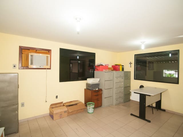 Galpão / Barracão com 1000m², à venda, no bairro Ilha de Santa Maria em Vitória