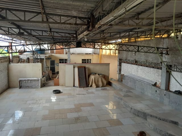 Galpão com 550m², à venda, no bairro Marechal Hermes em Rio de Janeiro