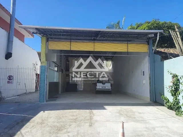 Galpão / Barracão com 84m², para alugar, no bairro Sumaré em Caraguatatuba