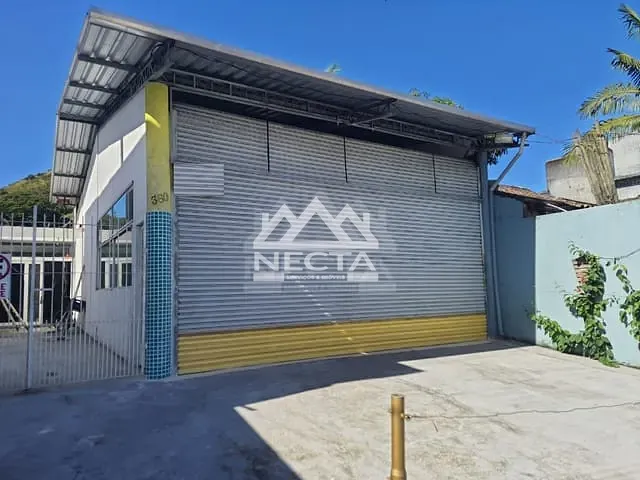 Galpão / Barracão com 84m², para alugar, no bairro Sumaré em Caraguatatuba