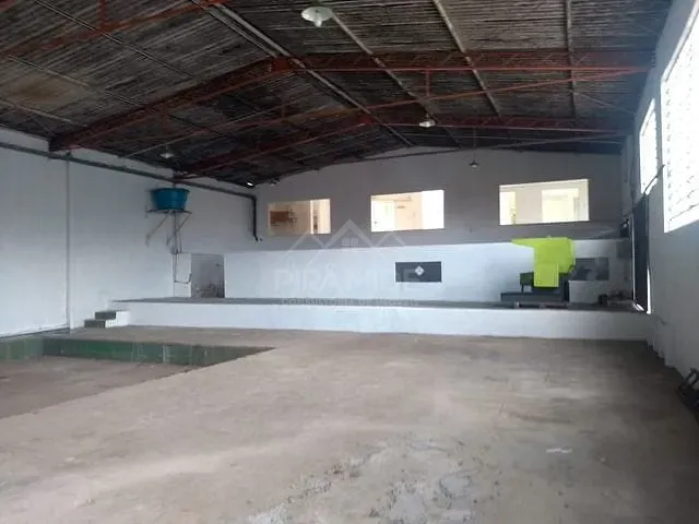 Galpão / Barracão com 1000m², à venda, no bairro Bortolan em Poços de Caldas