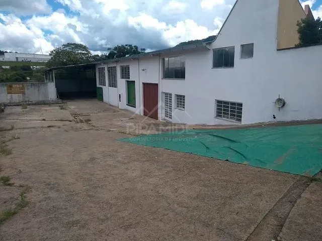 Galpão / Barracão com 1000m², à venda, no bairro Bortolan em Poços de Caldas