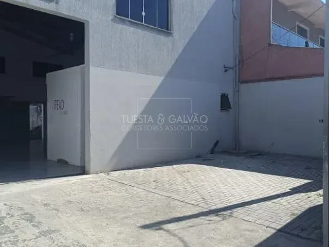 Galpão com 150m², para alugar, no bairro Sítio Cercado em Curitiba