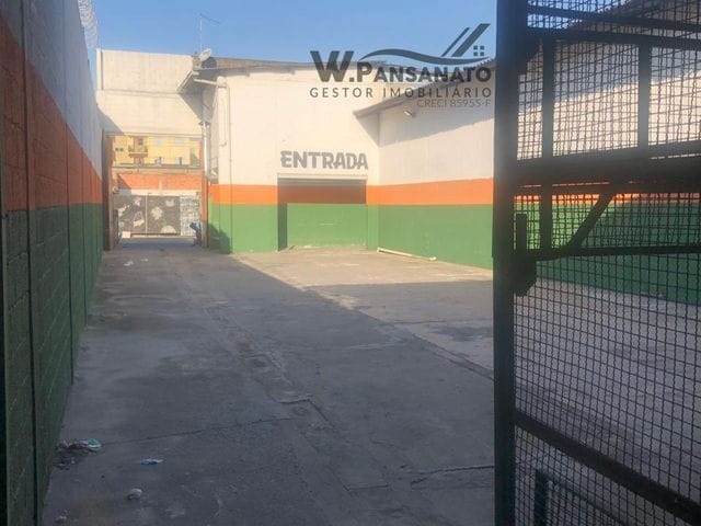 Galpão / Barracão com 1000m², para alugar, no bairro Vila Galvão em Guarulhos