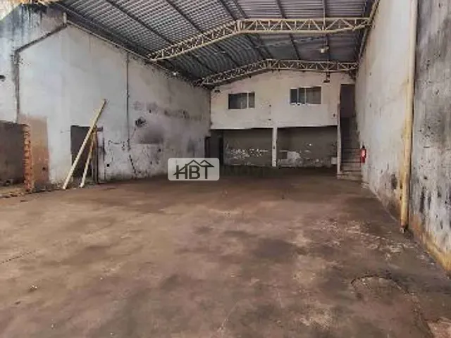 Galpão / Barracão com 252m², para alugar, no bairro Jardim Rosas do Sul em Bauru