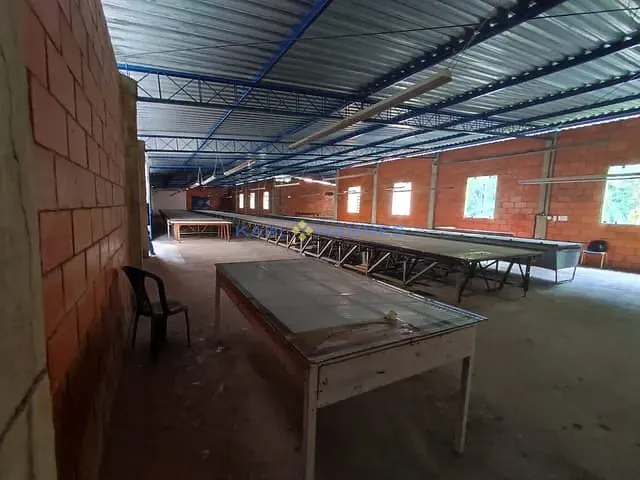 Galpão / Barracão com 900m², para alugar, no bairro Itamarati em Petrópolis