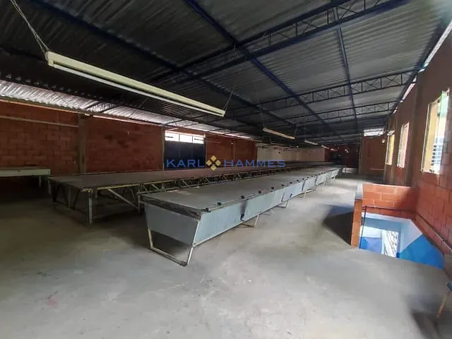 Galpão / Barracão com 900m², para alugar, no bairro Itamarati em Petrópolis