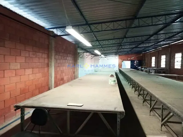 Galpão / Barracão com 900m², para alugar, no bairro Itamarati em Petrópolis