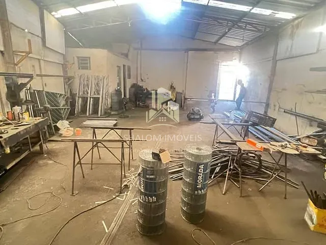 Galpão com 210m², à venda, no bairro Nacional em Contagem