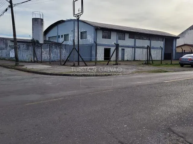 Galpão com 420m², à venda, no bairro Hauer em Curitiba