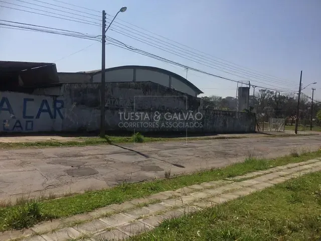 Galpão com 425m², à venda, no bairro Hauer em Curitiba
