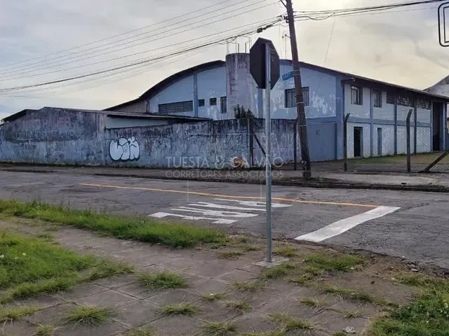 Galpão com 425m², à venda, no bairro Hauer em Curitiba
