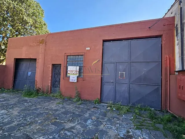 Galpão / Barracão com 680m², para alugar, no bairro Centro em Piracaia