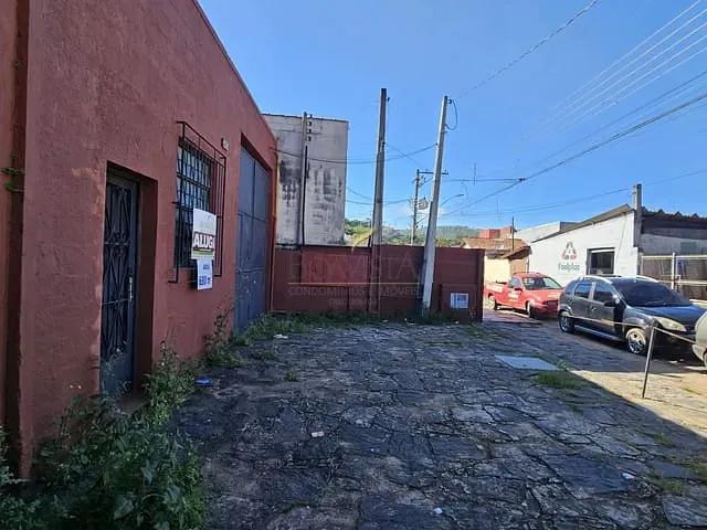 Galpão / Barracão com 680m², para alugar, no bairro Centro em Piracaia