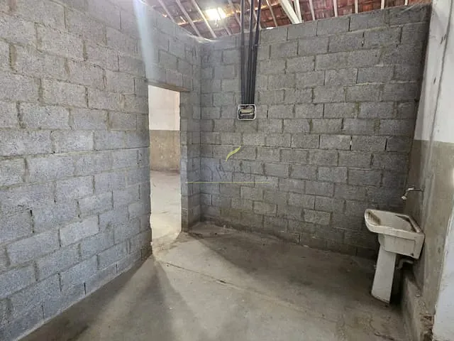Galpão / Barracão com 680m², para alugar, no bairro Centro em Piracaia