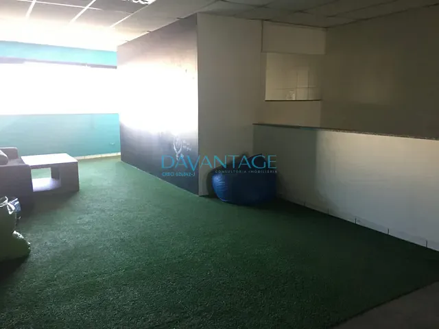 Galpão / Barracão com 180m², para alugar, no bairro Vila Ribeiro de Barros em São Paulo