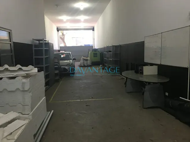 Galpão / Barracão com 180m², para alugar, no bairro Vila Ribeiro de Barros em São Paulo