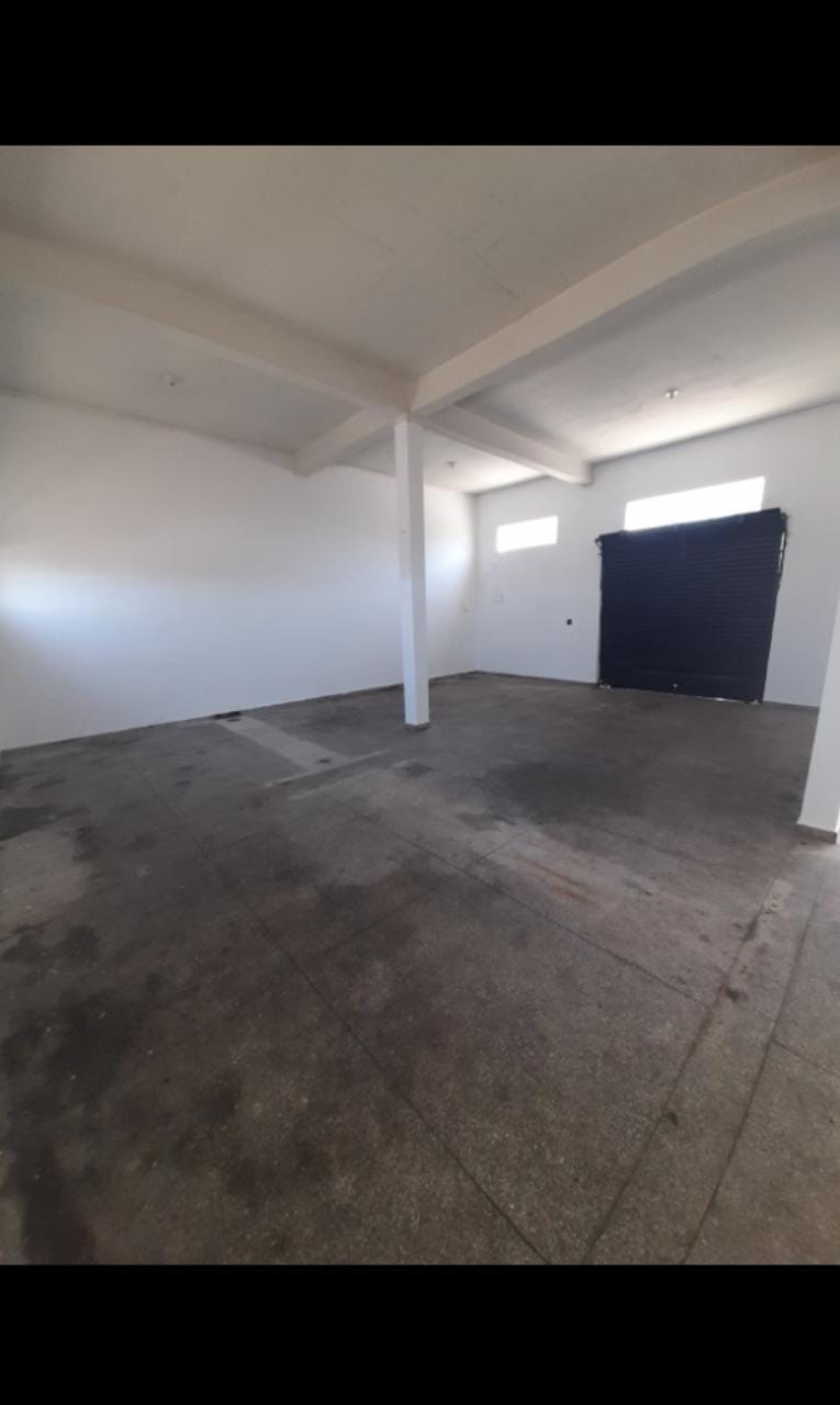 Depósito-Galpão-Armazém à venda, 200m² - Foto 1