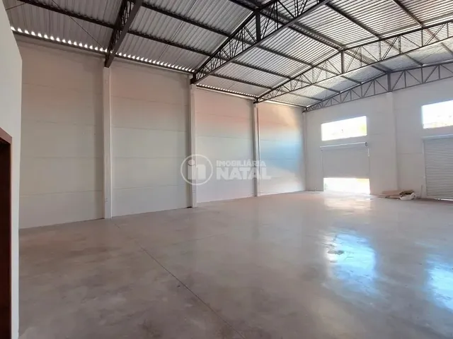 Galpão com 220m², para alugar, no bairro Centro em Londrina