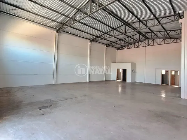 Galpão com 220m², para alugar, no bairro Centro em Londrina